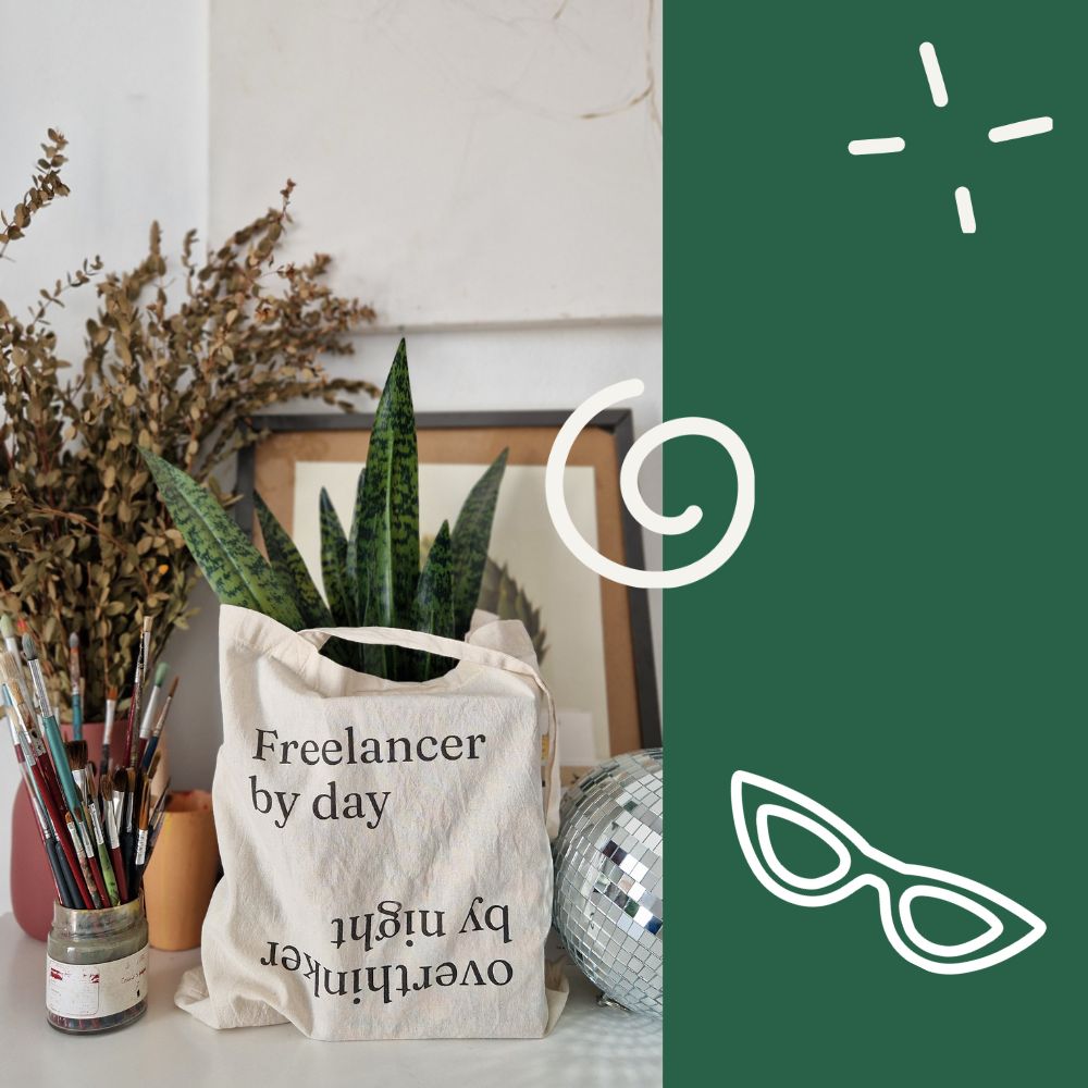 Freelancer by day, overthinker by night - Tote bag (text)