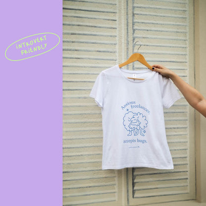 Anxious freelancer, accepts hugs - Women’s T-shirt (big print)