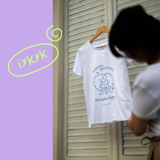 Anxious freelancer, accepts hugs - Women’s T-shirt (big print)
